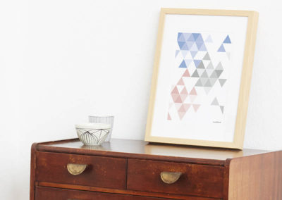 geometrisches Poster minimalistisches Poster Dreiecke Martinesk himmelblau rose grau A4 Seite Zoom
